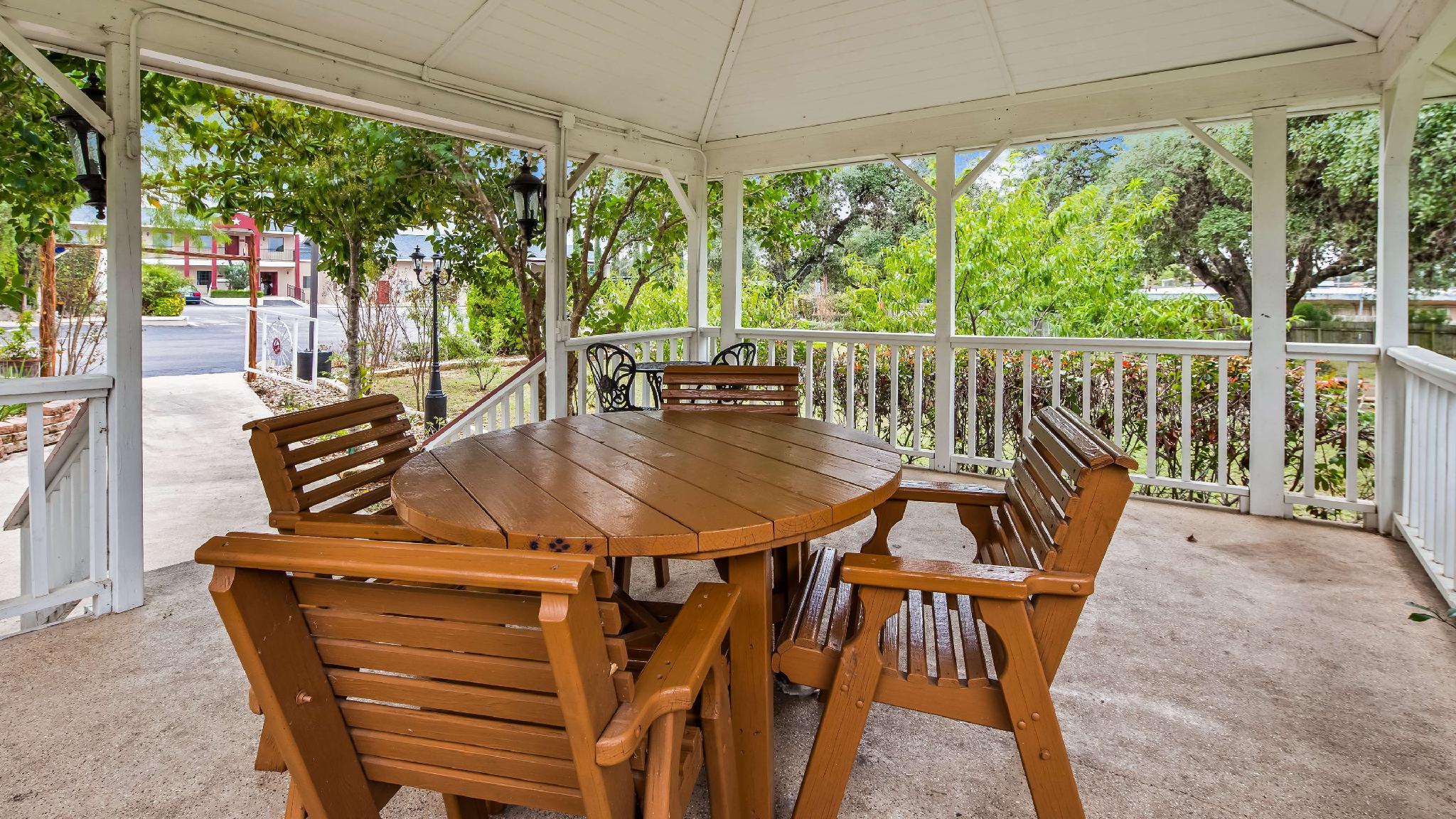 Ngoại cảnh khách sạn