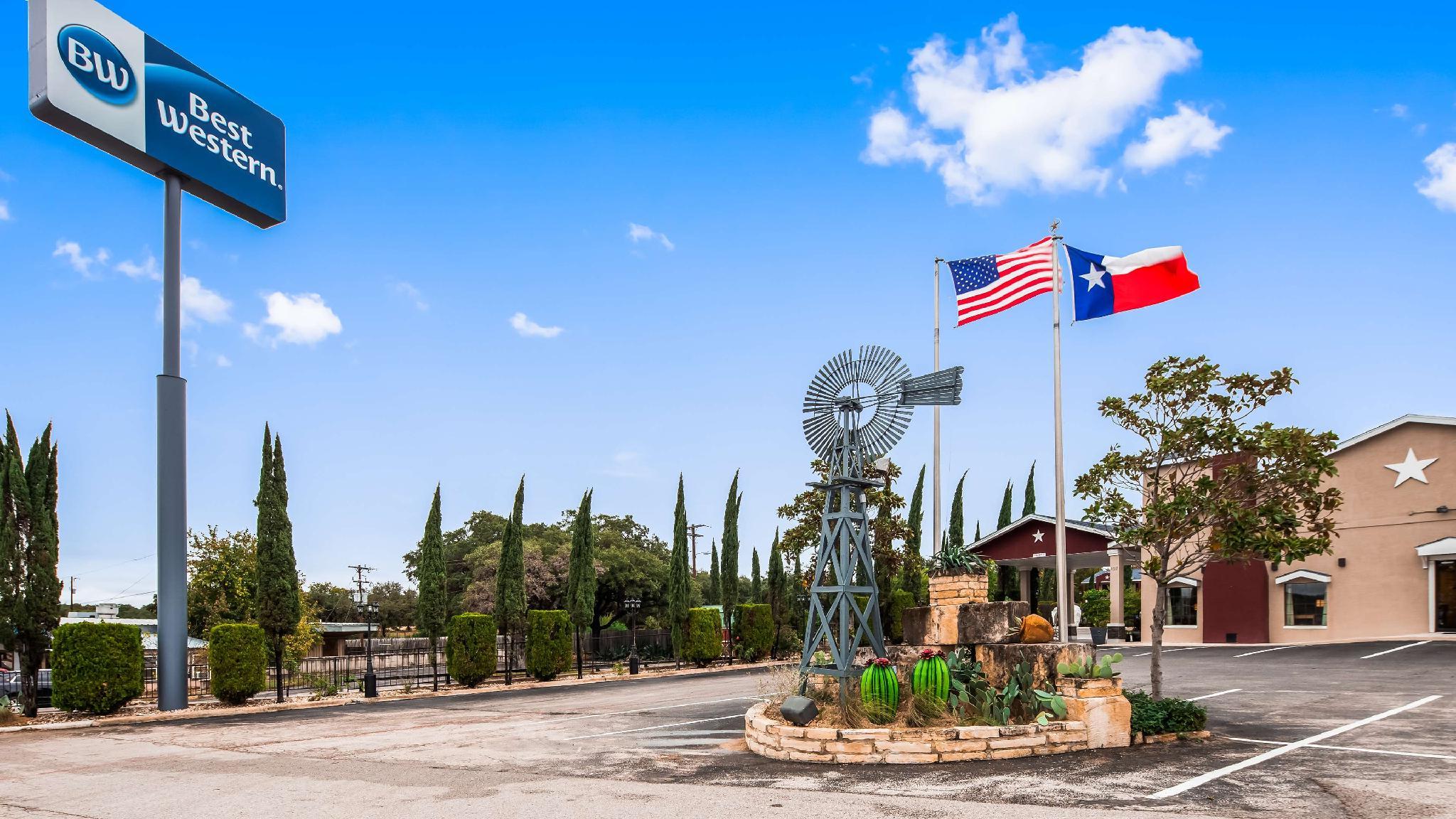 Ngoại cảnh khách sạn