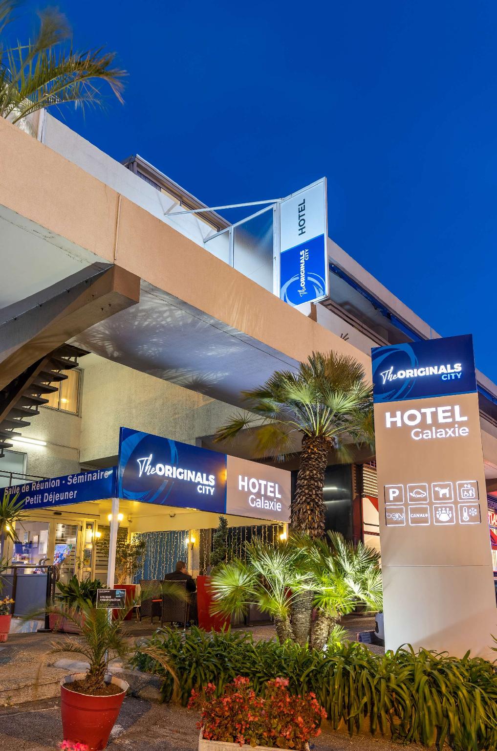 Ngoại cảnh khách sạn