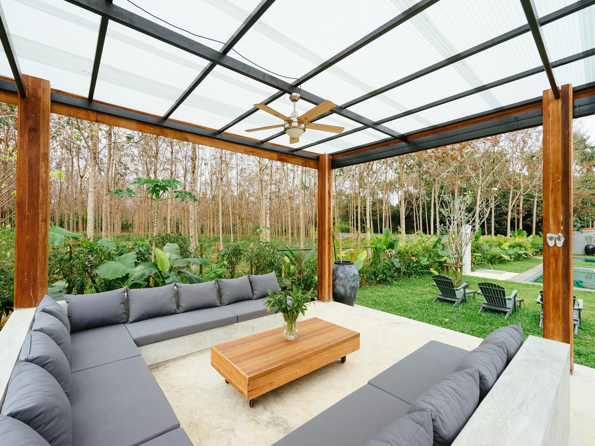 Khu vực xung quanh