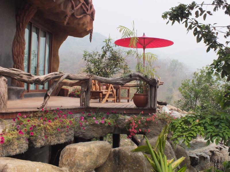 Khu vực xung quanh