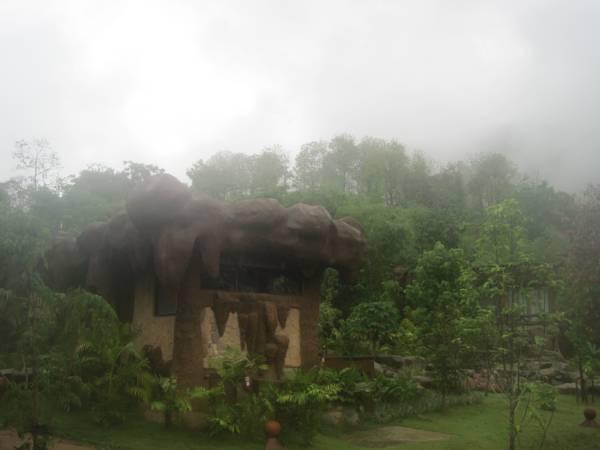 Khu vực xung quanh