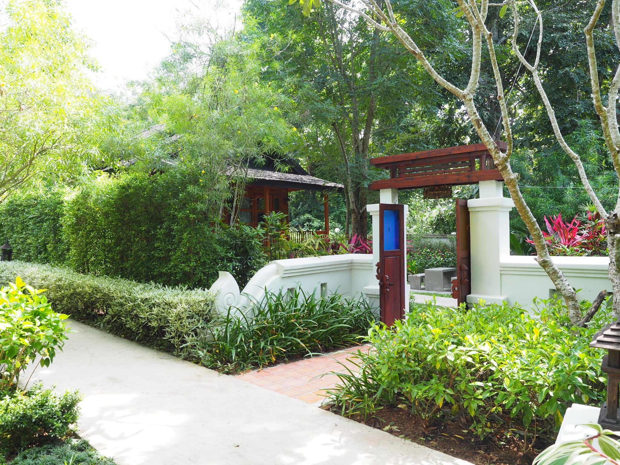 Ngoại cảnh khách sạn