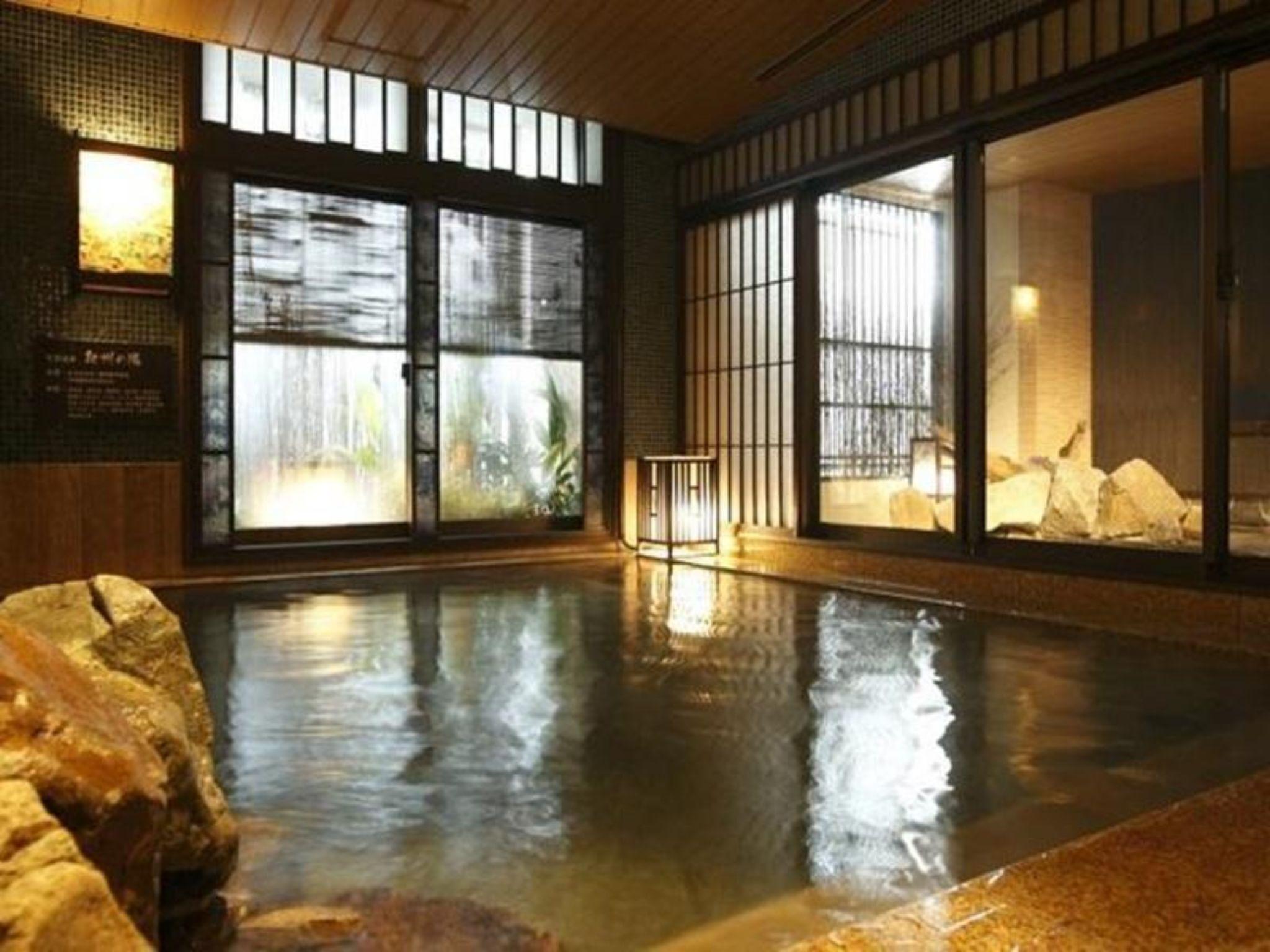 Tắm suối nước nóng