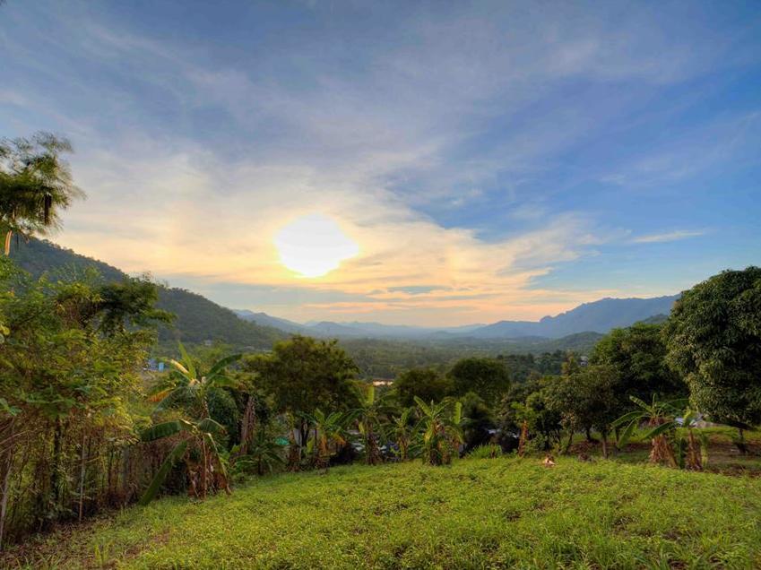 Khu vực xung quanh