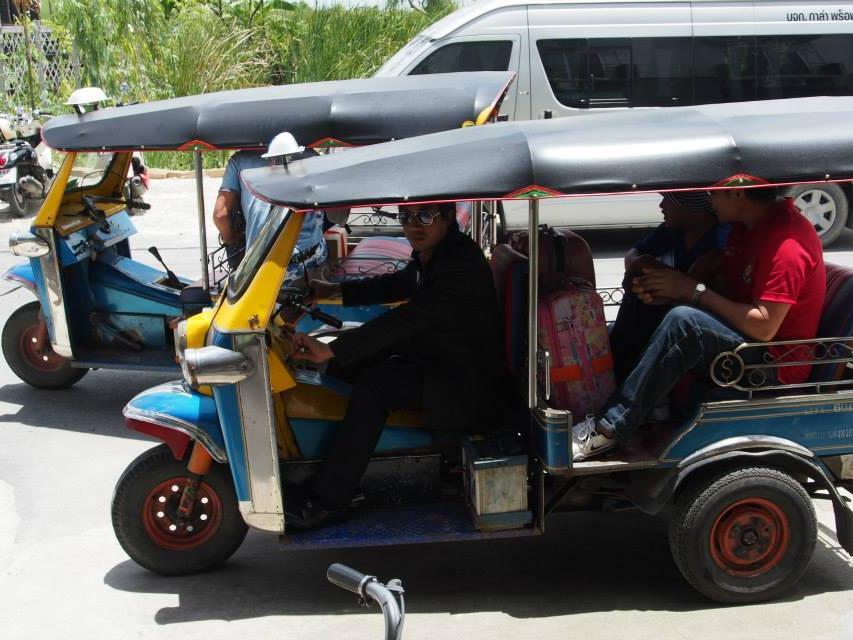 Khu vực xung quanh