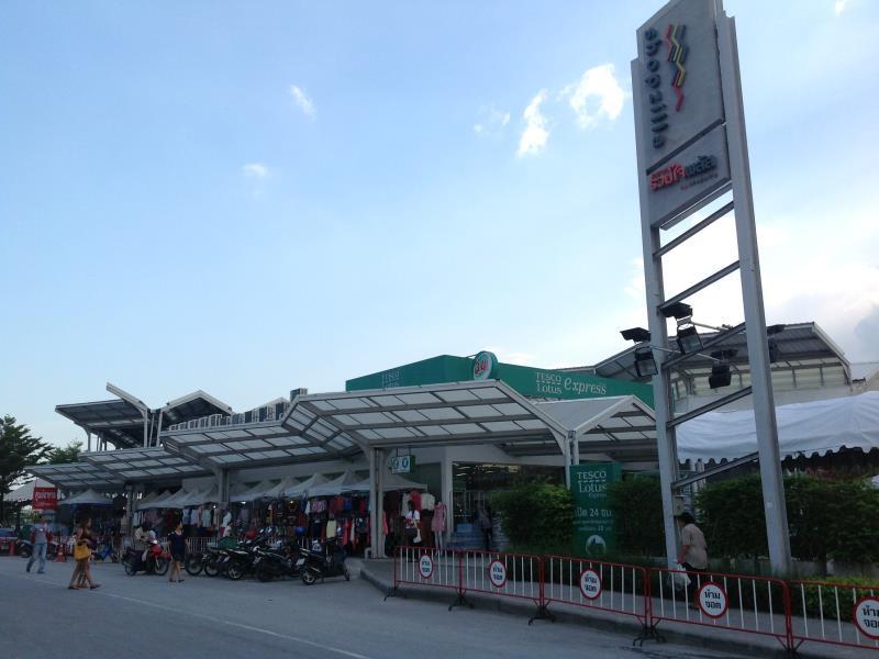 Khu vực xung quanh