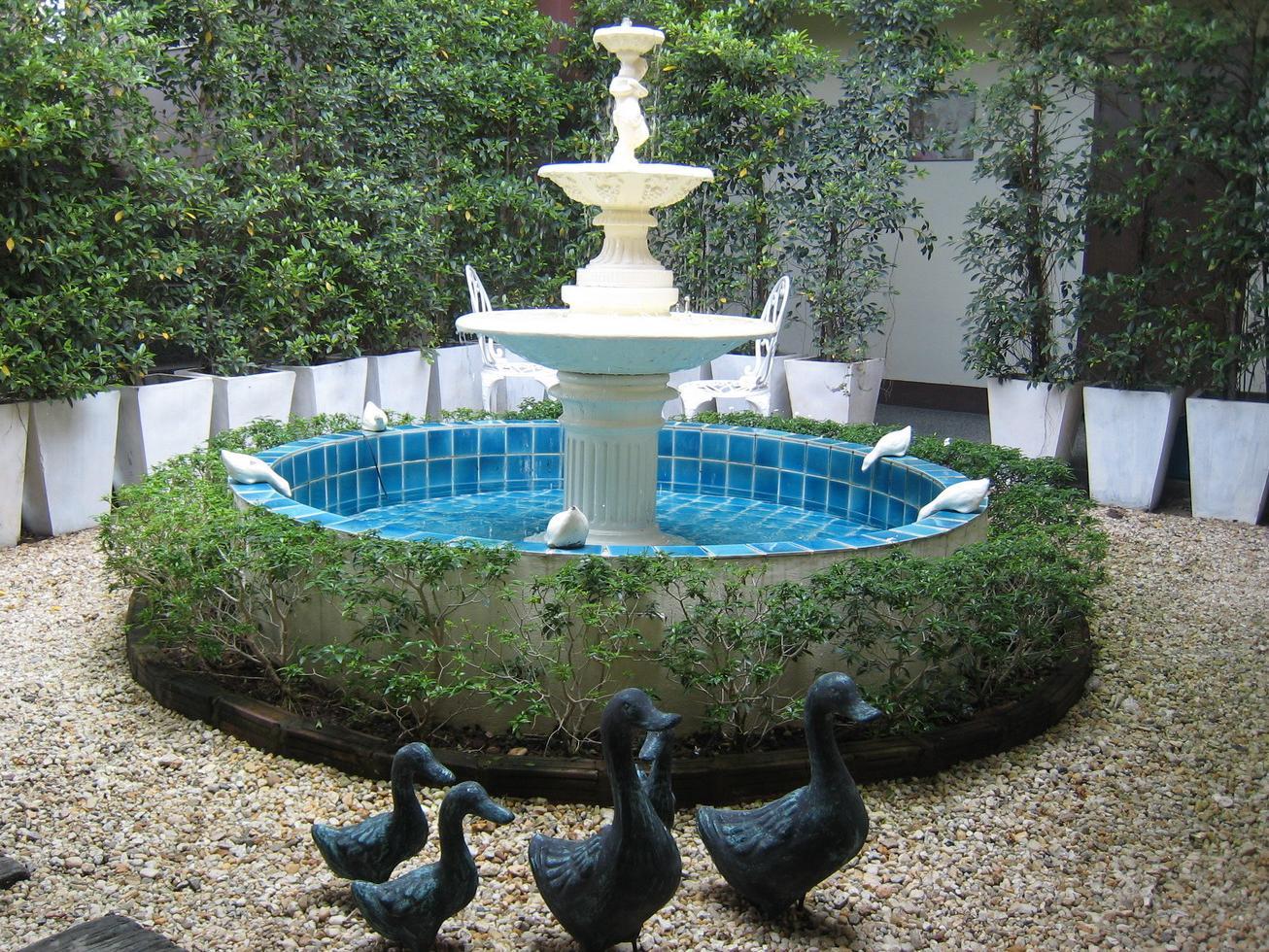 Khu vực xung quanh