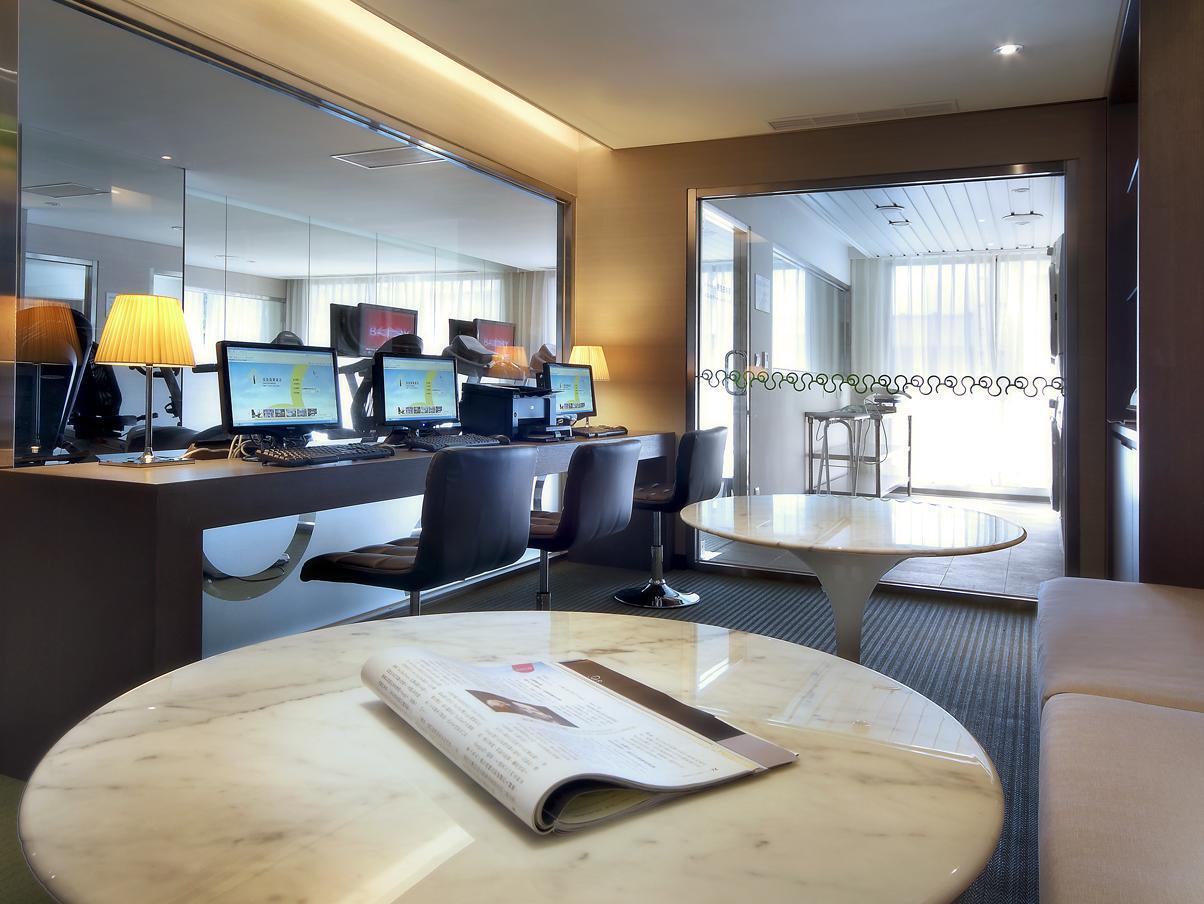 Trung tâm hội nghị