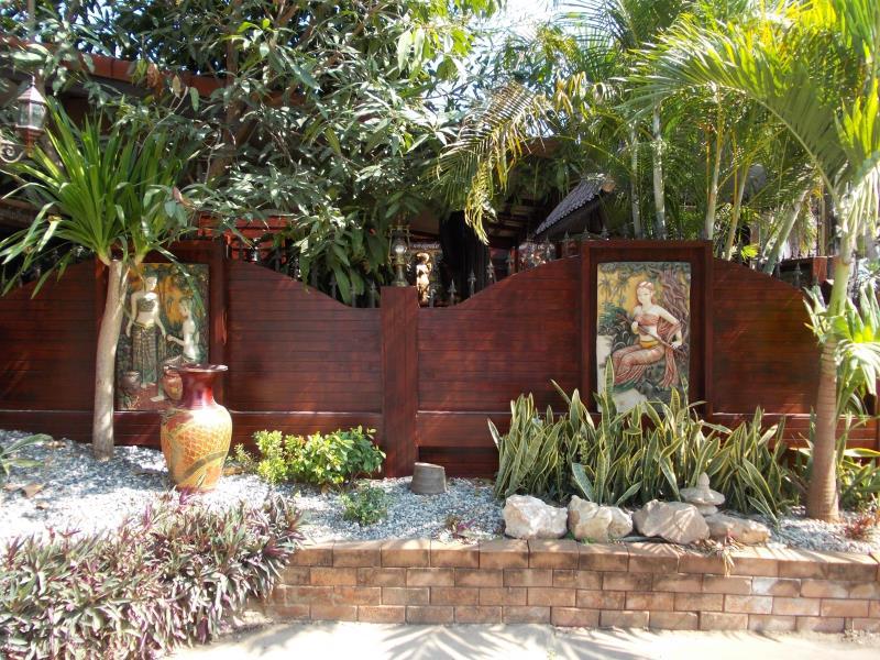 Khu vực xung quanh