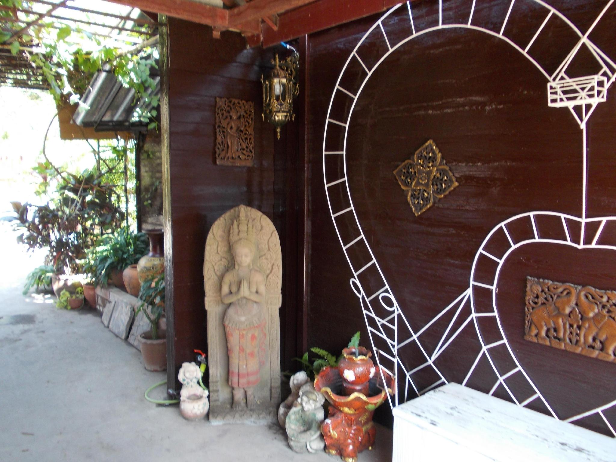 Khu vực xung quanh