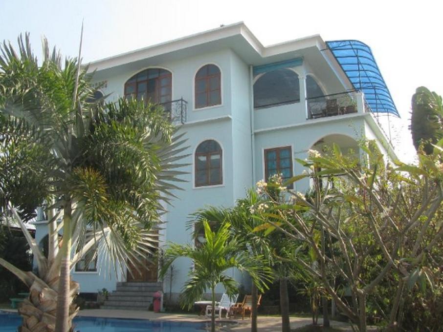 Ngoại cảnh khách sạn