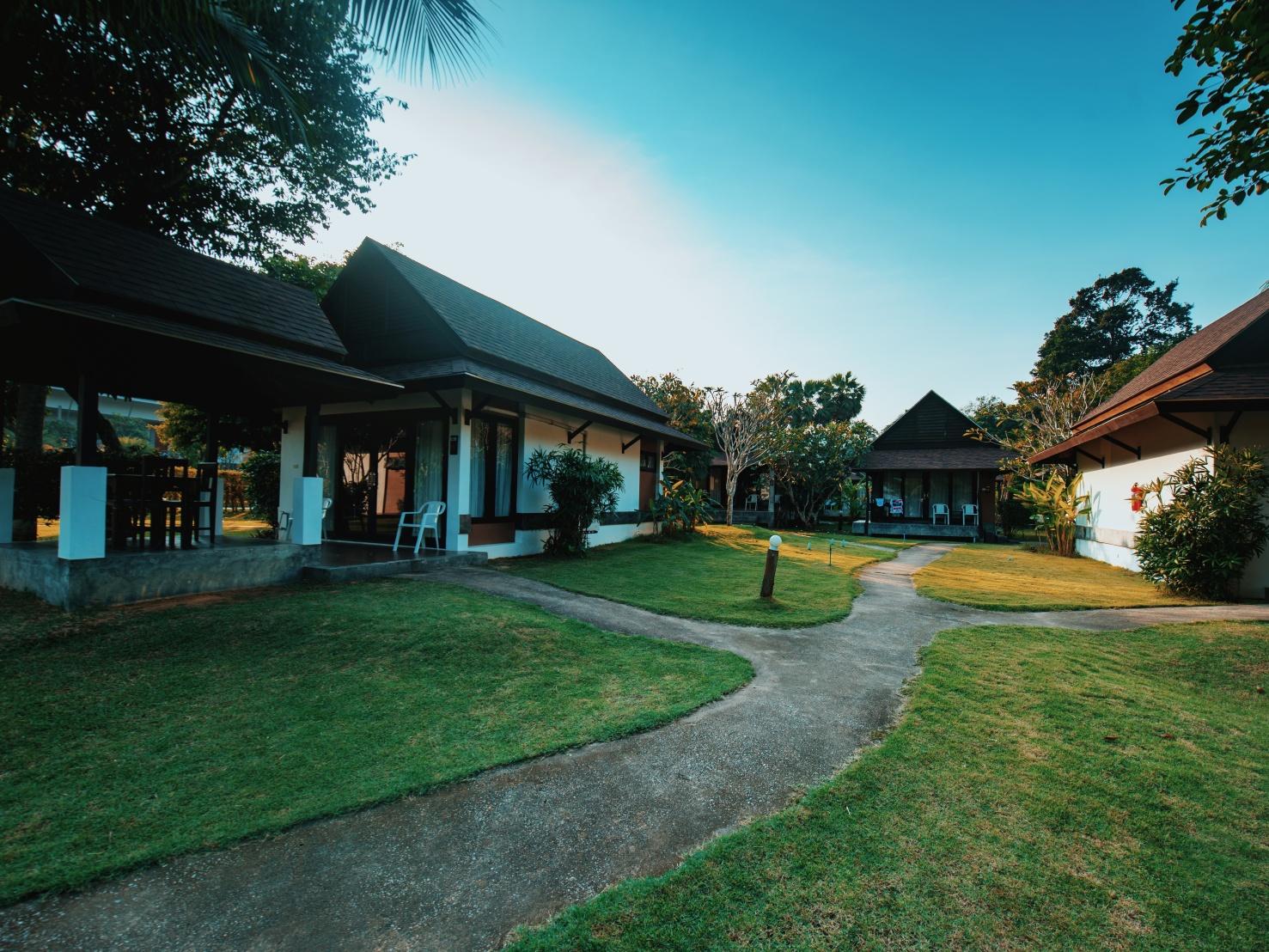 Khu vực xung quanh