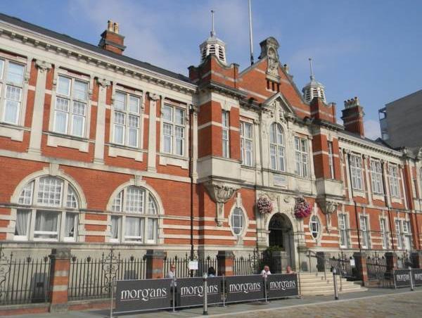 Ngoại cảnh khách sạn