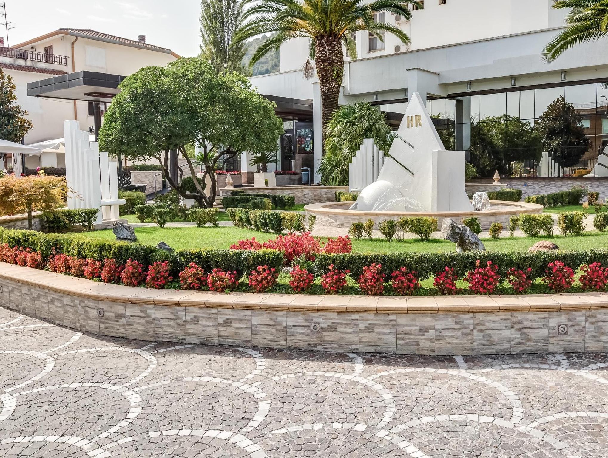 Khu vực xung quanh