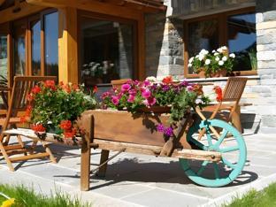 Khu vực xung quanh