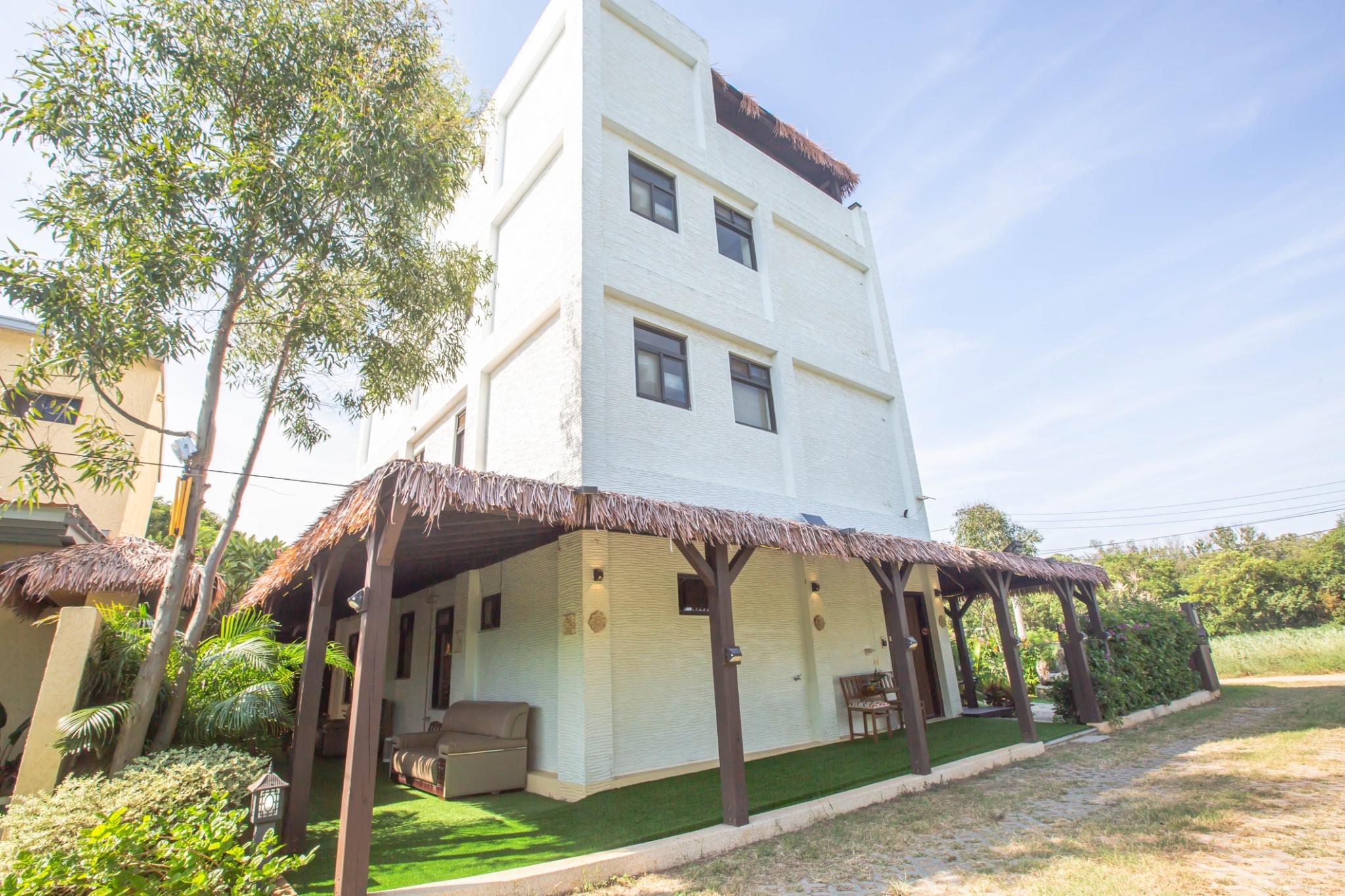 Khu vực xung quanh