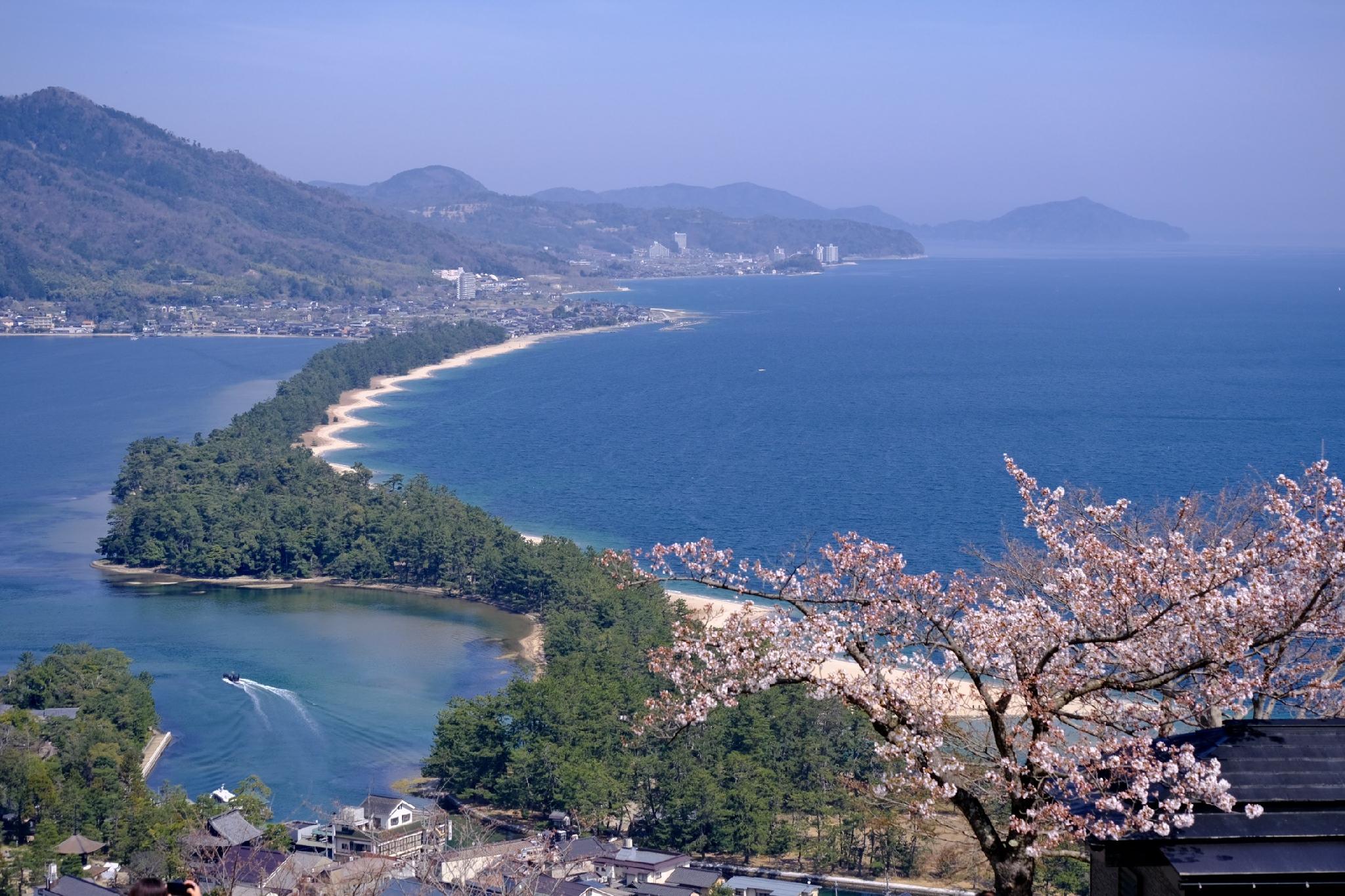 Nơi tham quan gần đây