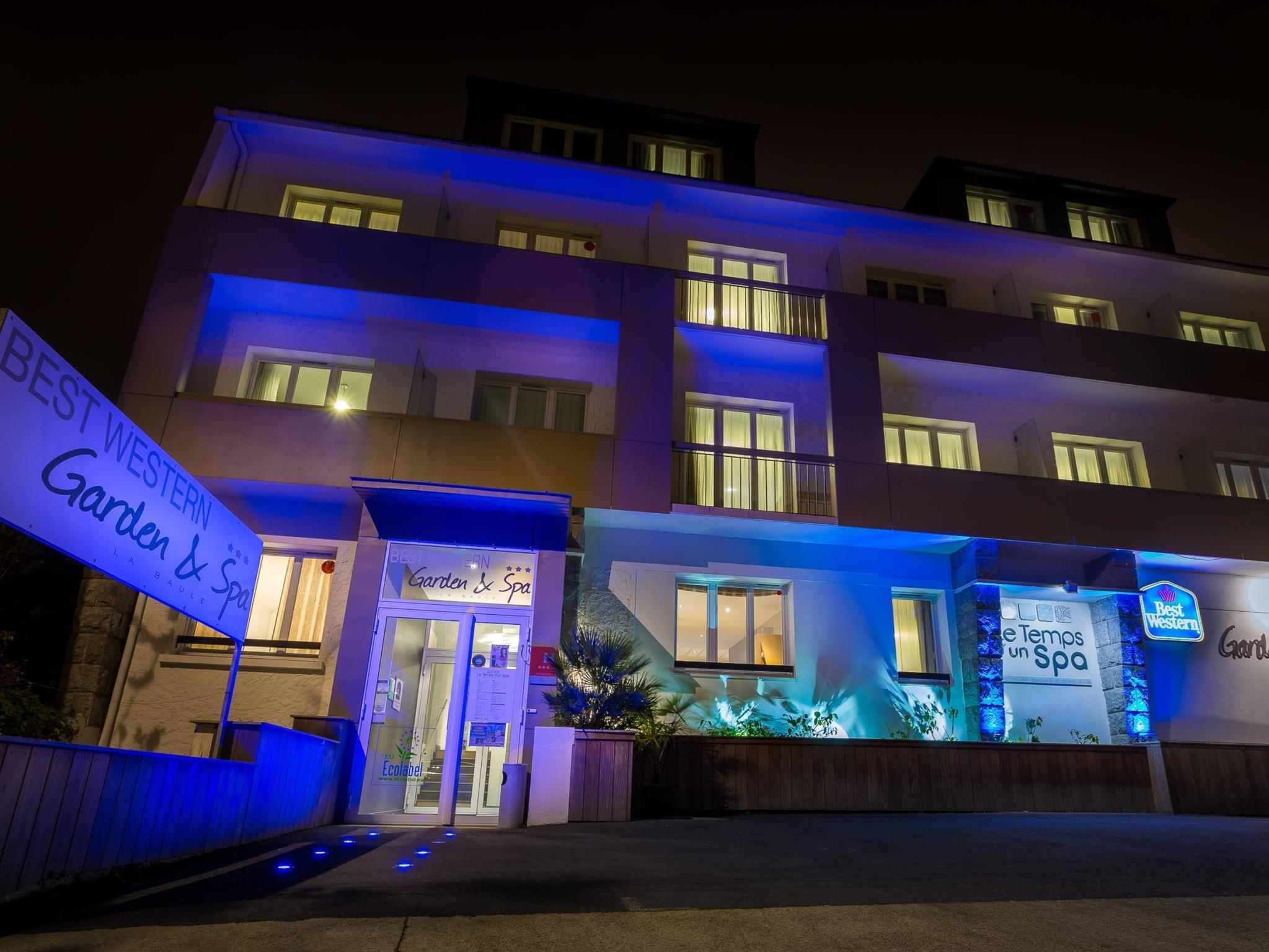 Ngoại cảnh khách sạn