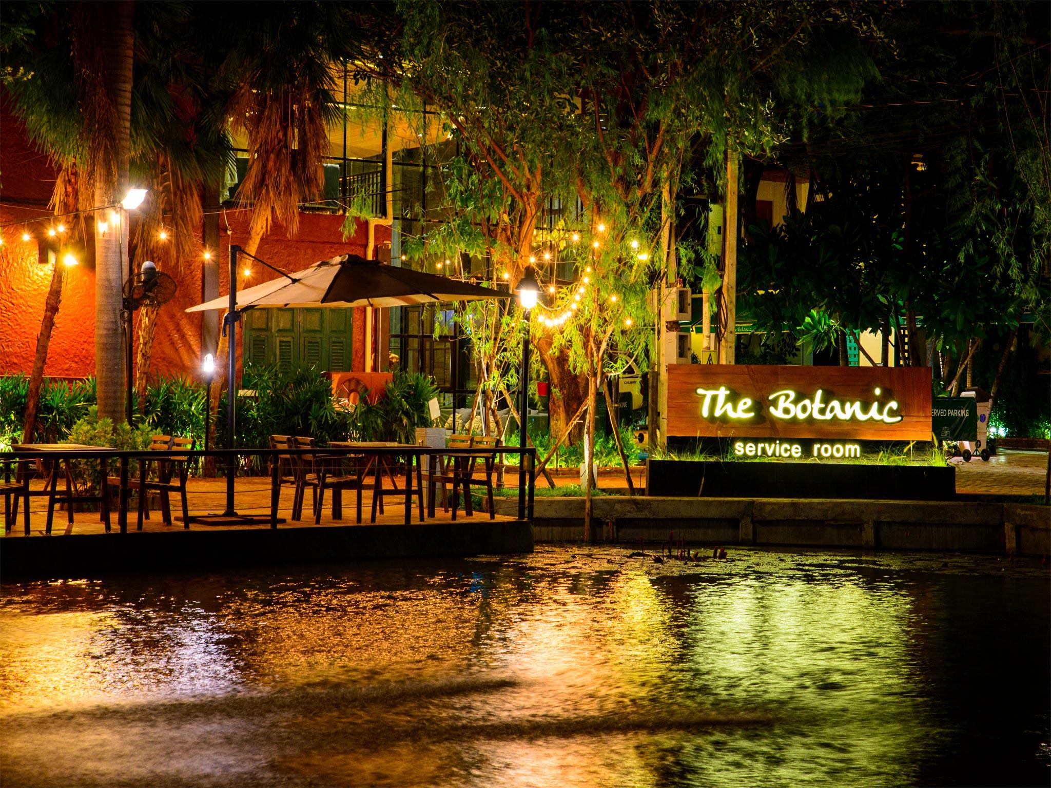 Khu vực xung quanh