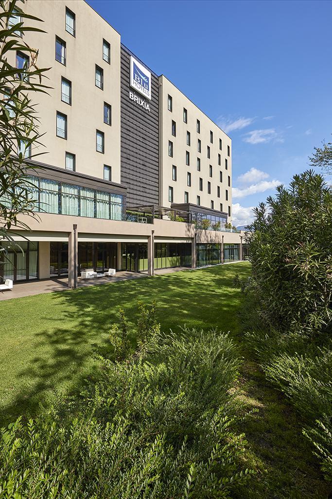 Ngoại cảnh khách sạn