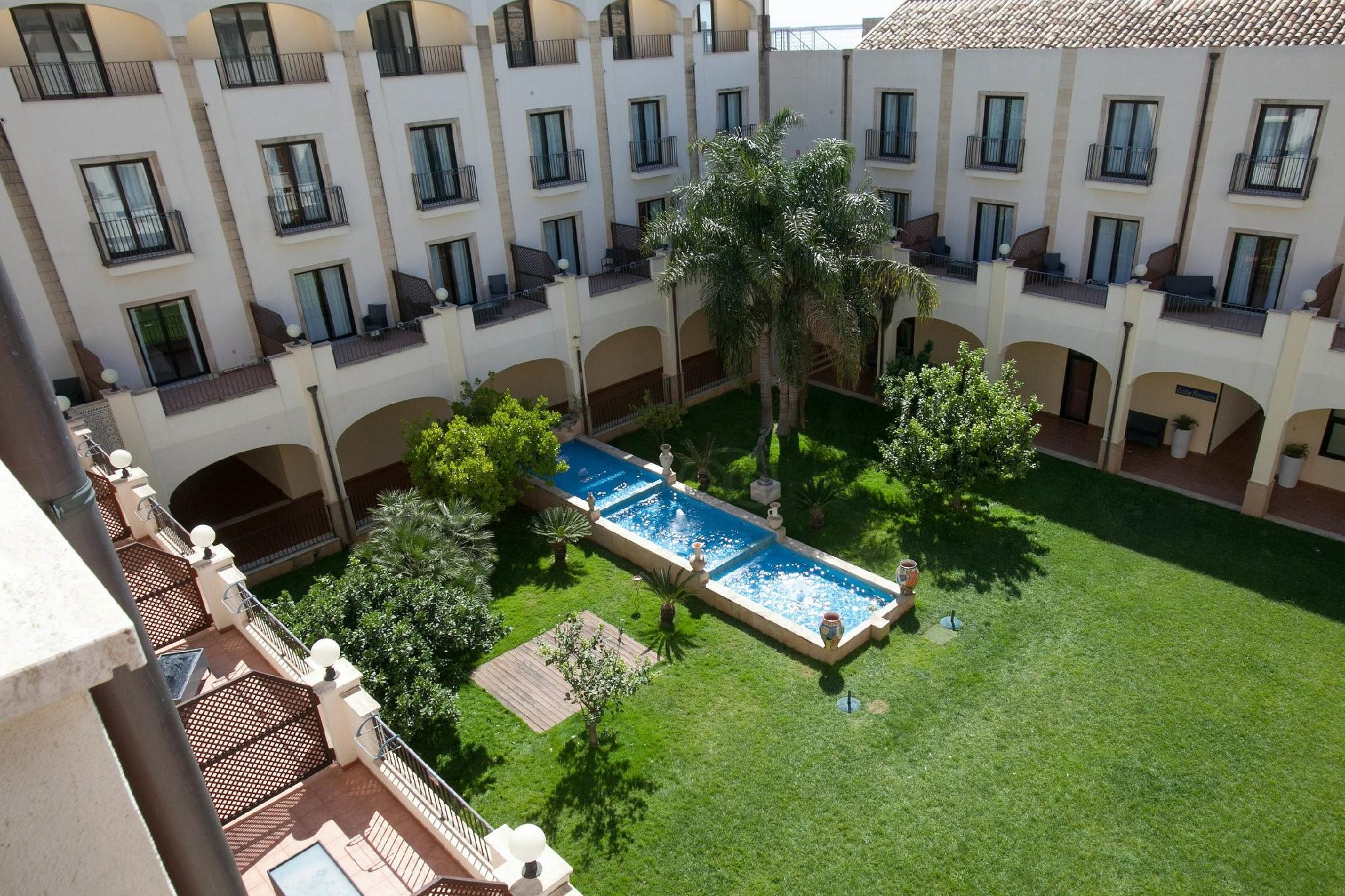 Ngoại cảnh khách sạn