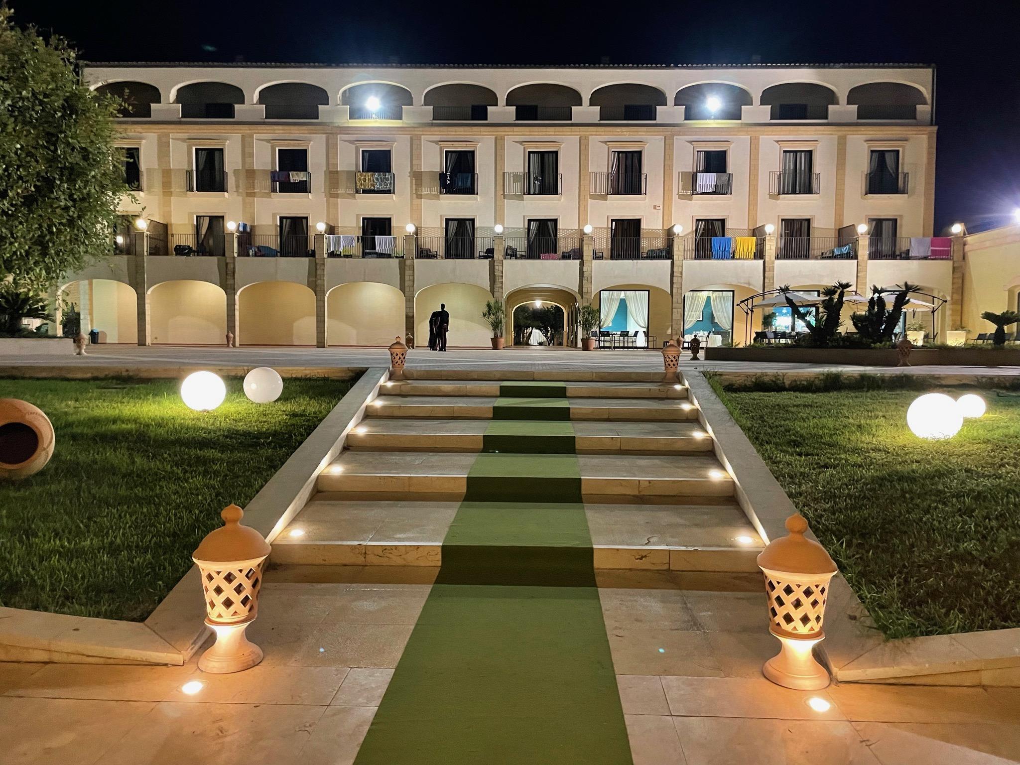 Ngoại cảnh khách sạn