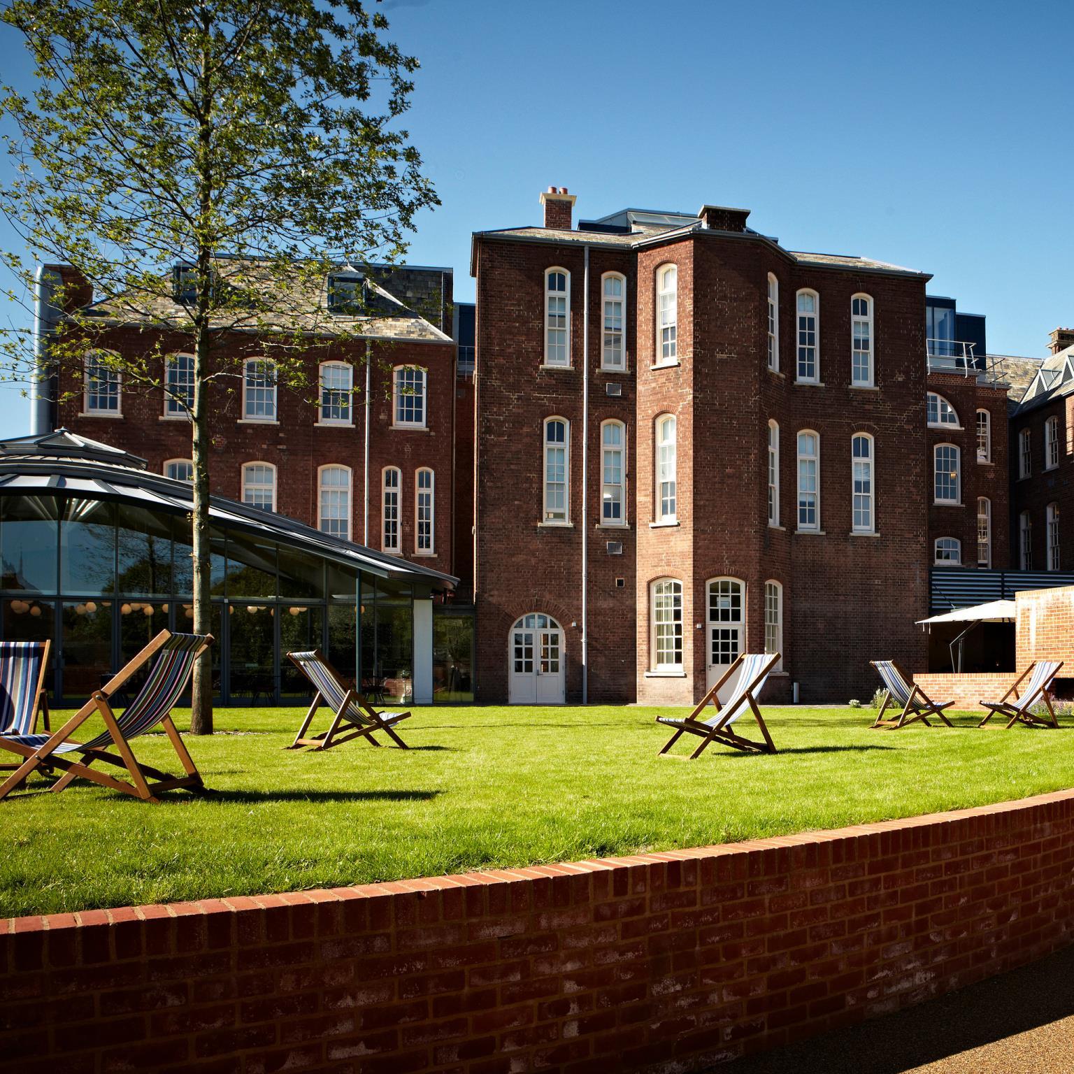 Ngoại cảnh khách sạn