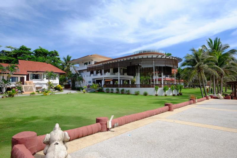 Ngoại cảnh khách sạn