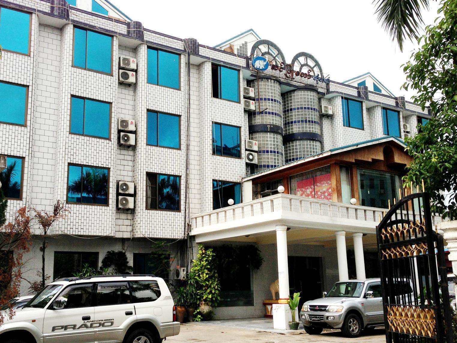 Ngoại cảnh khách sạn