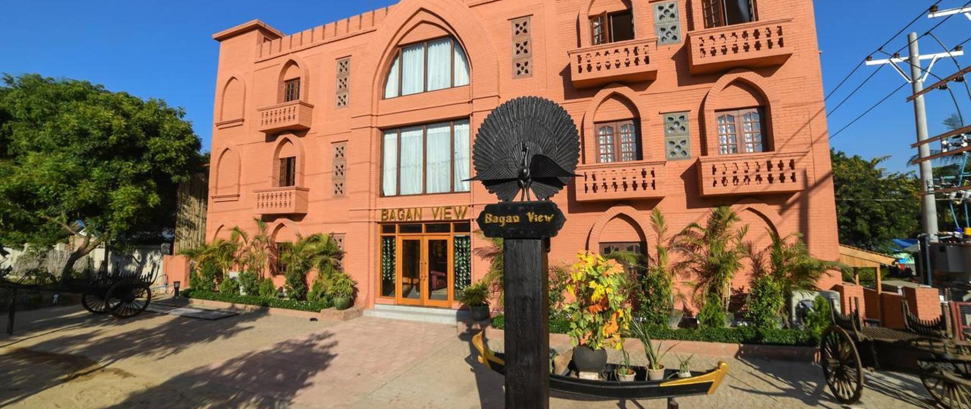 Ngoại cảnh khách sạn