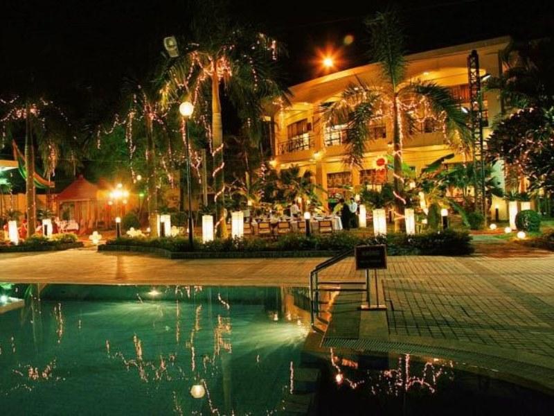 Ngoại cảnh khách sạn