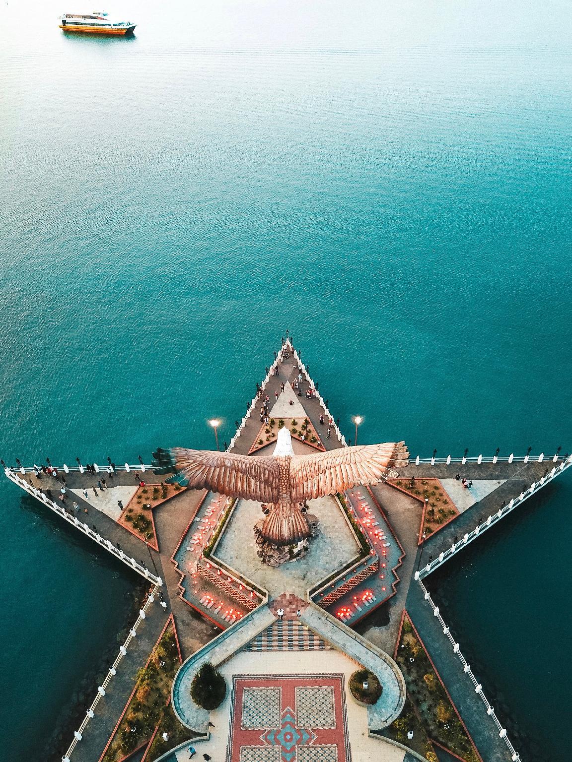 Nơi tham quan gần đây