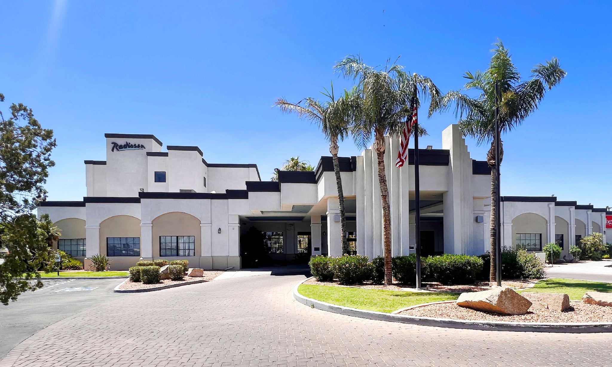 Ngoại cảnh khách sạn