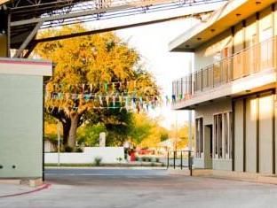 Khu vực xung quanh