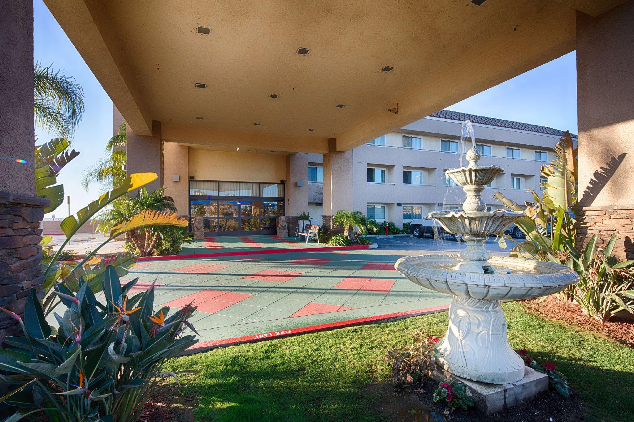 Ngoại cảnh khách sạn