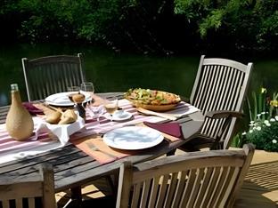 Khu vực xung quanh