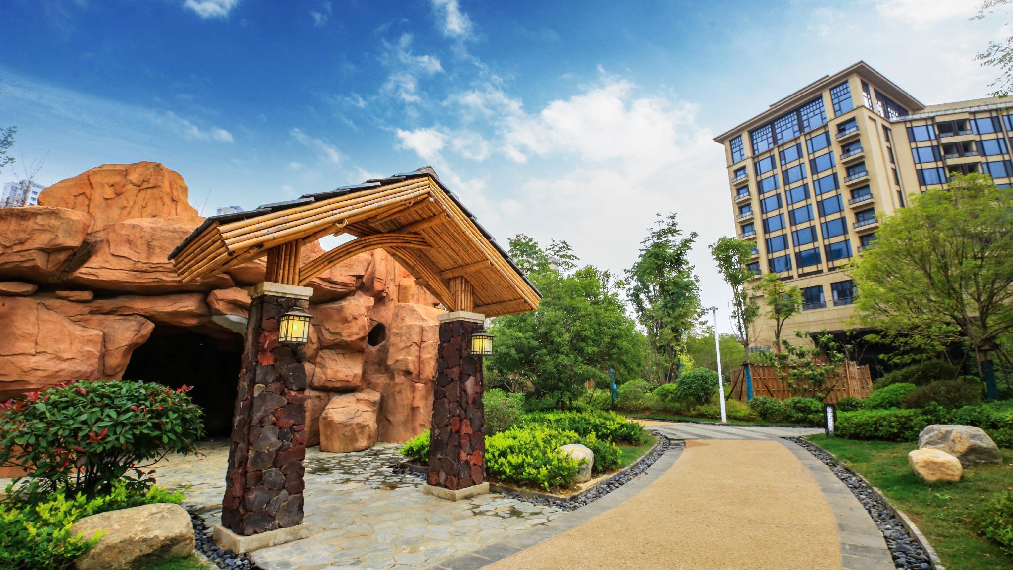 Tắm suối nước nóng