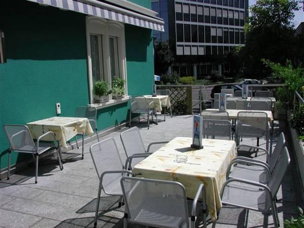 Khu vực xung quanh