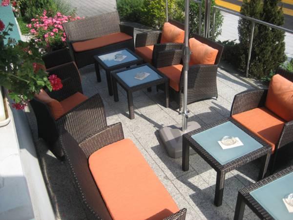 Khu vực xung quanh