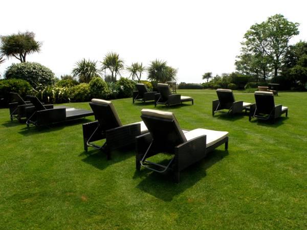 Khu vực xung quanh