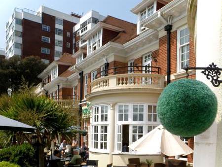 Ngoại cảnh khách sạn