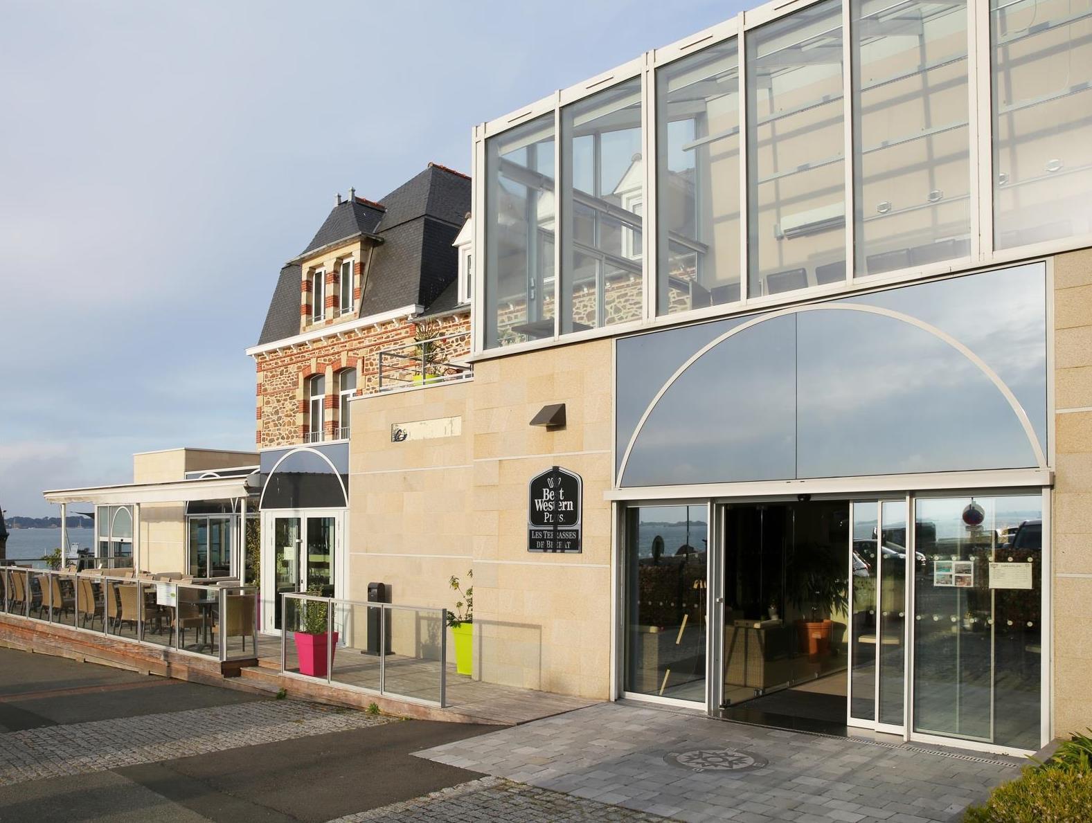 Ngoại cảnh khách sạn