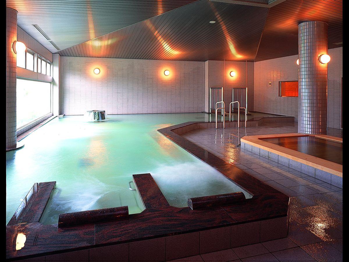 Tắm suối nước nóng