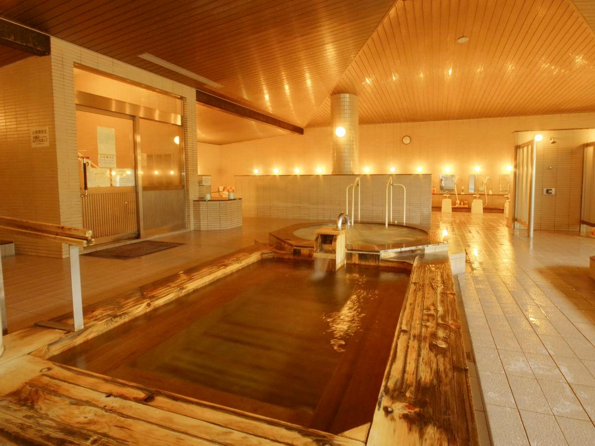 Tắm suối nước nóng