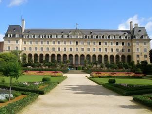 Ngoại cảnh khách sạn