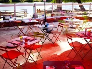 Khu vực xung quanh