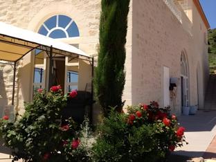 Khu vực xung quanh