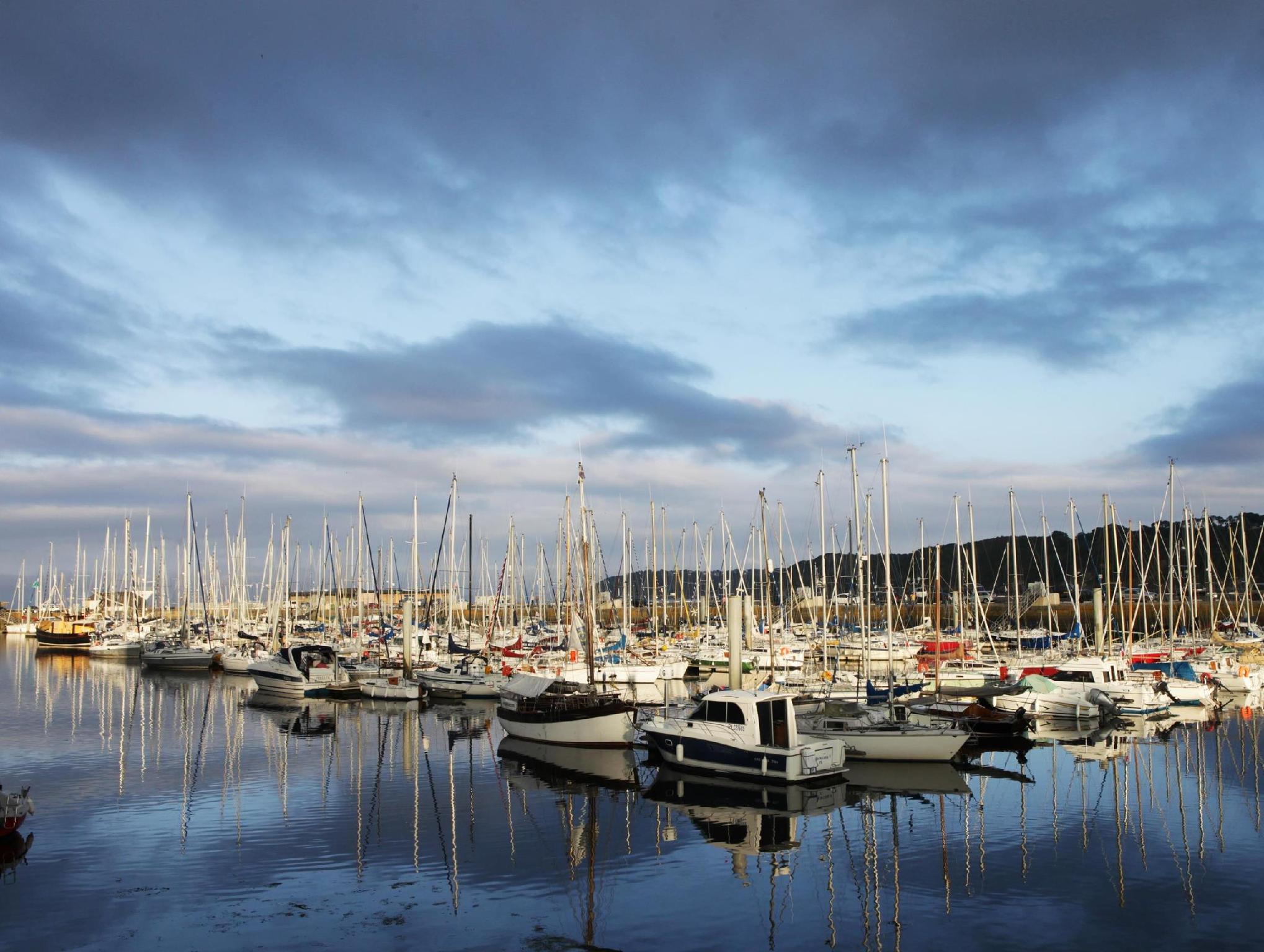 Khu vực xung quanh