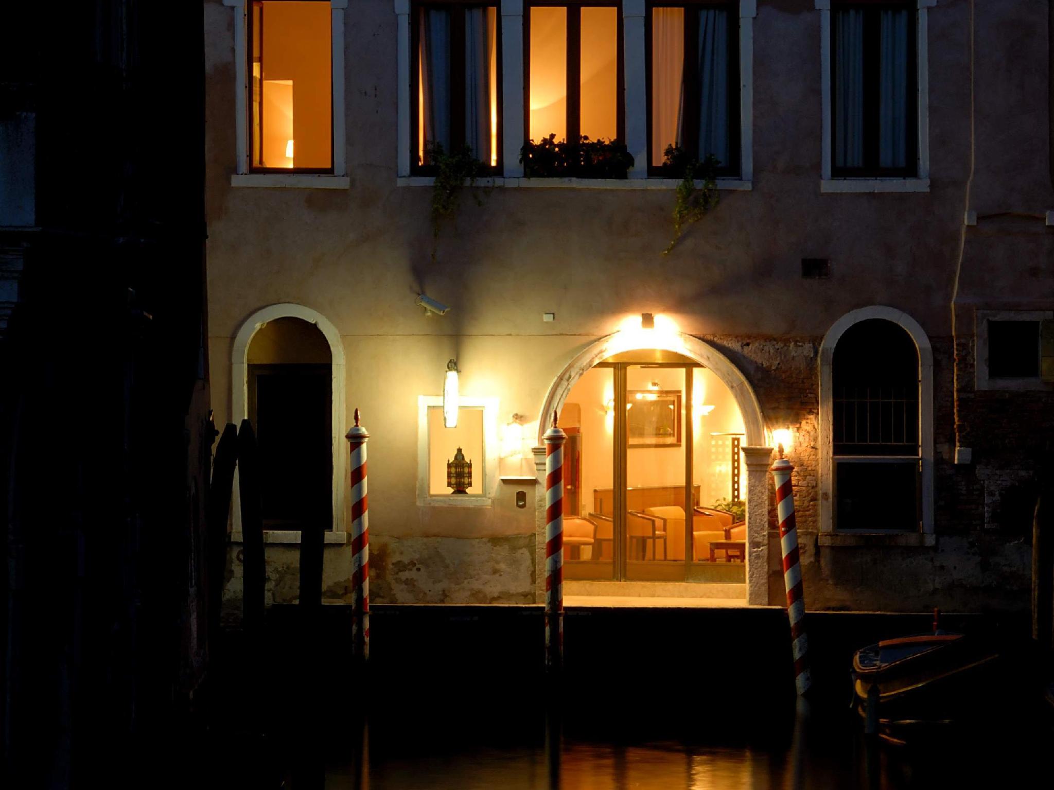 Ngoại cảnh khách sạn